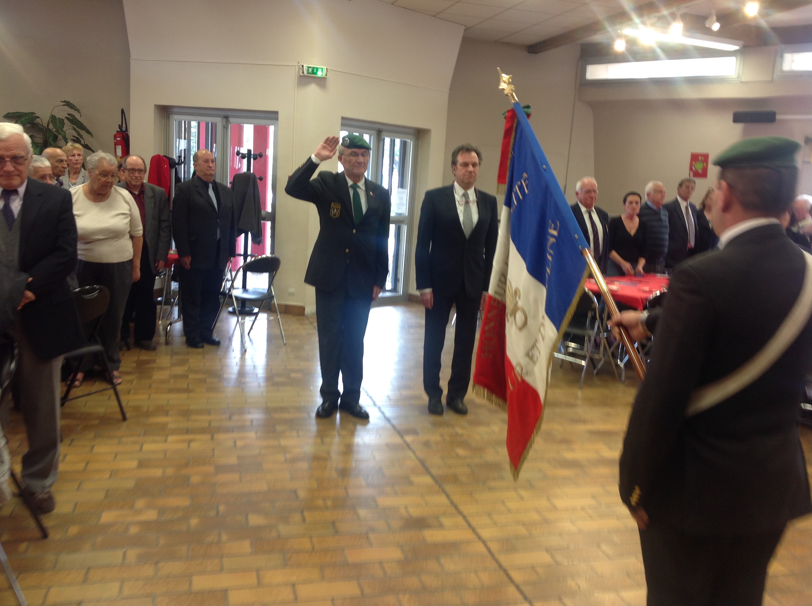 Honneurs au drapeau Constantin LIANOS Renaud Muselier.2014 03 29 14.33.01