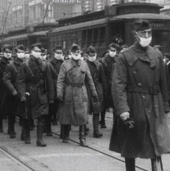 soldats canadiens defilant avec le masque en 1919 grippe esopagnole Photo grandquebe com